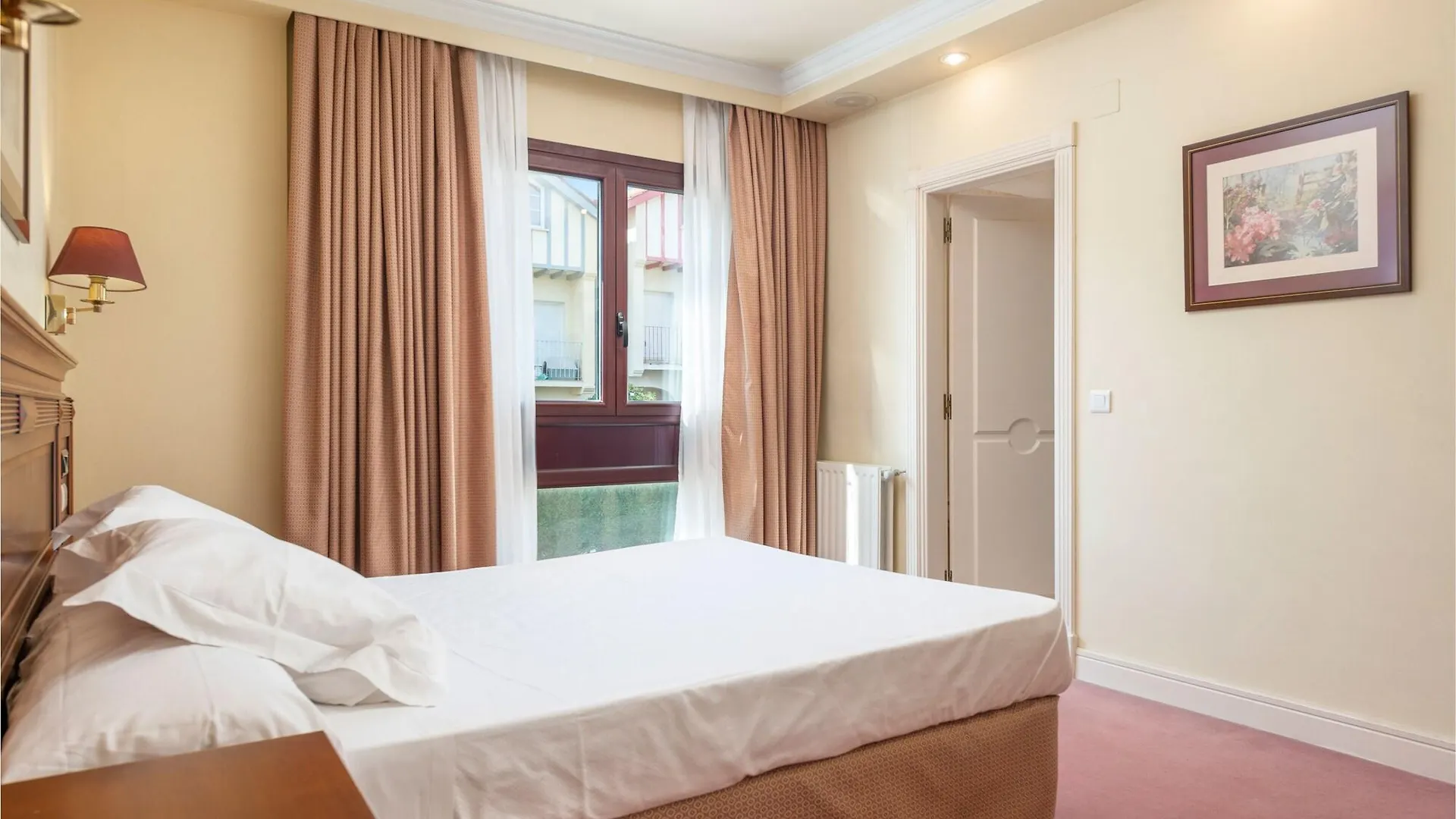 Hospedium Hotel Blu Loiu Spanien